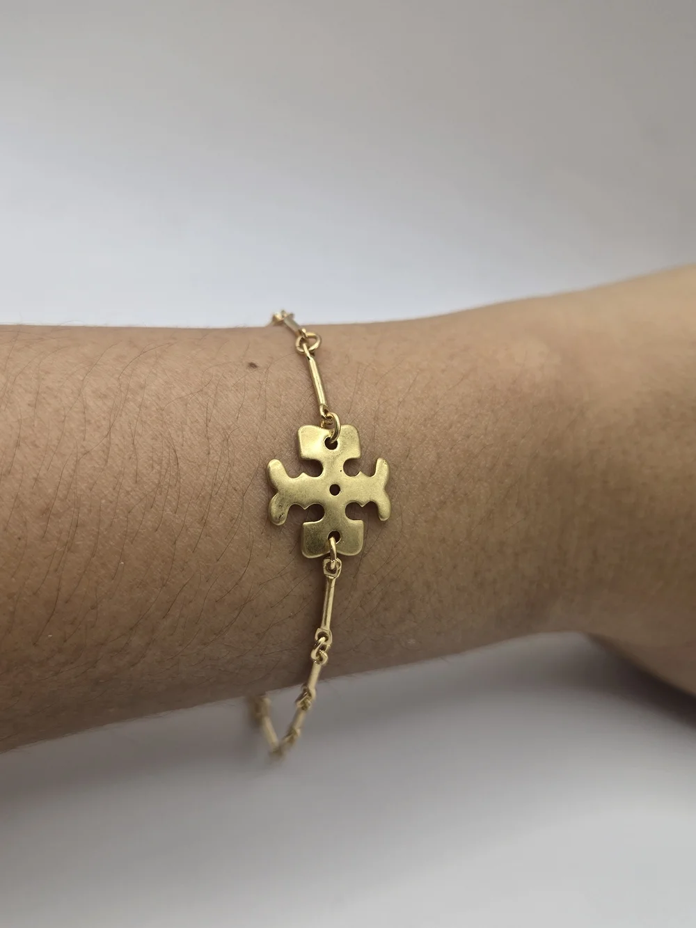 New Tory Burch Roxanne Thin Chain Bracelet Gold Logo Link Vintage Look - Picture 3 of 5